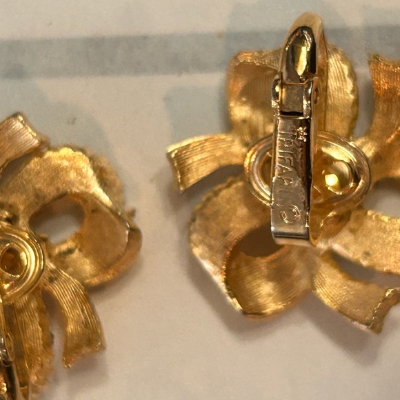 Vintage Trifari earrings - Picture 3 of 11